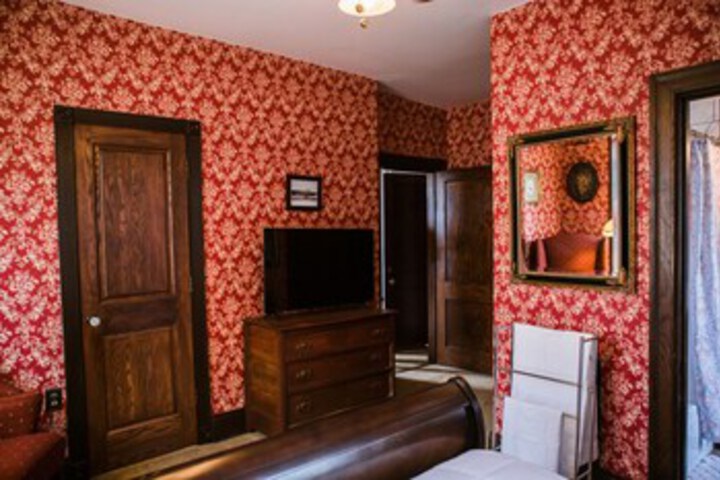 Room 30 of 37