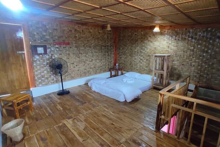 Room 9 of 100