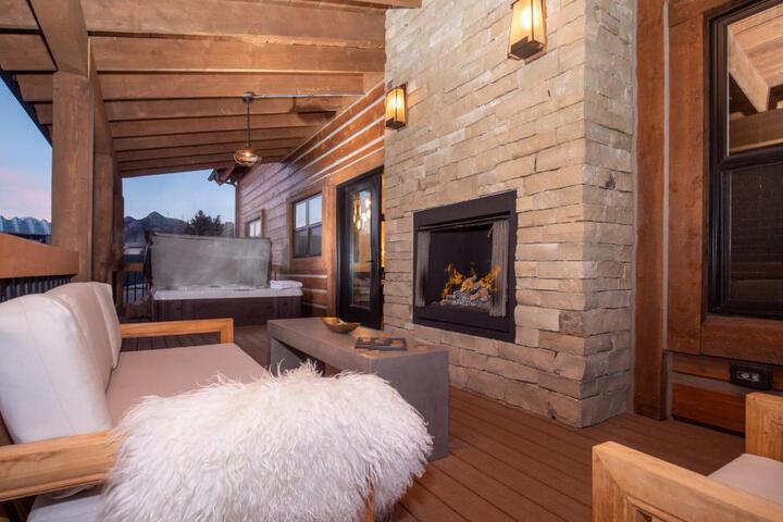 Rocky Mountain Escape - Steps to Lake Estes Jacuzzi, Close to Downtown Estes in Estes Park, CO