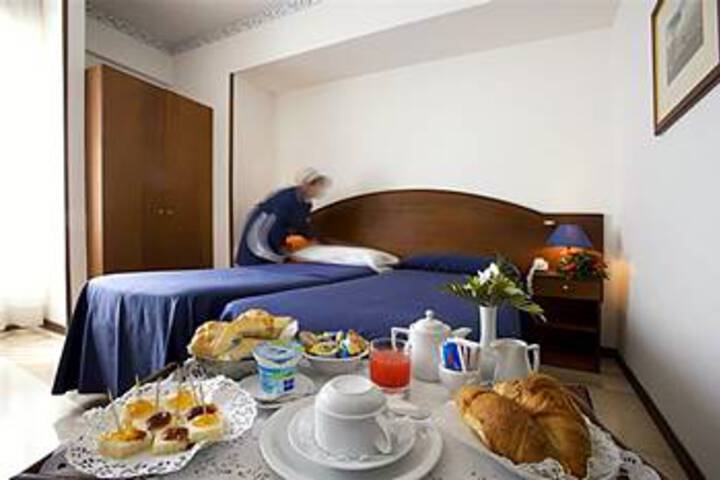 Room 4 of 26