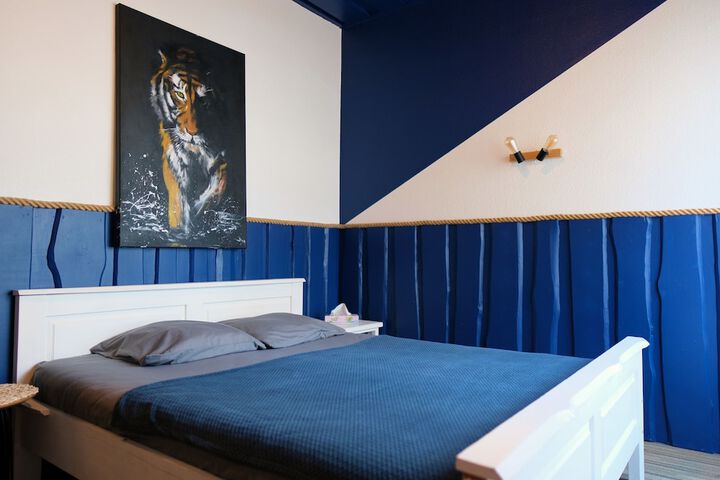 Room 17 of 35
