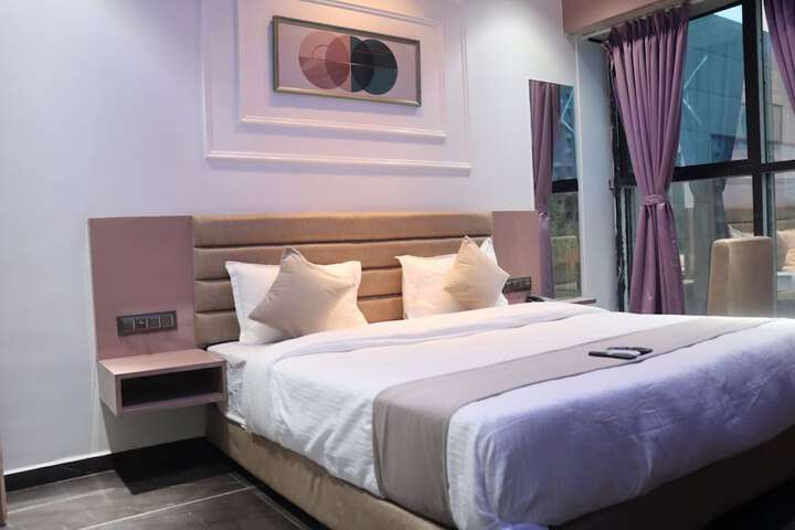 Room 6 of 11