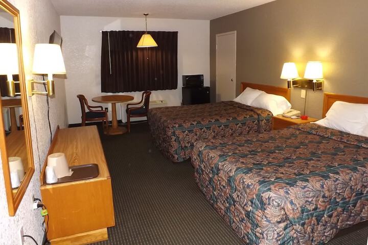 2 Double Beds (3 of 10)