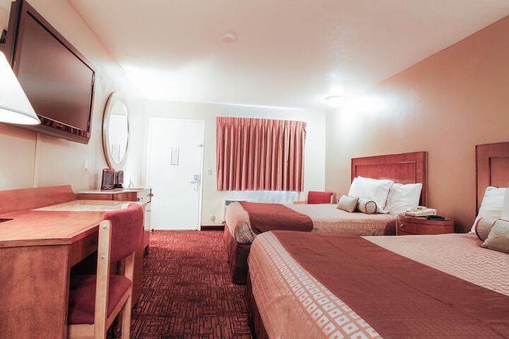 1 Queen Bed (6 of 16)