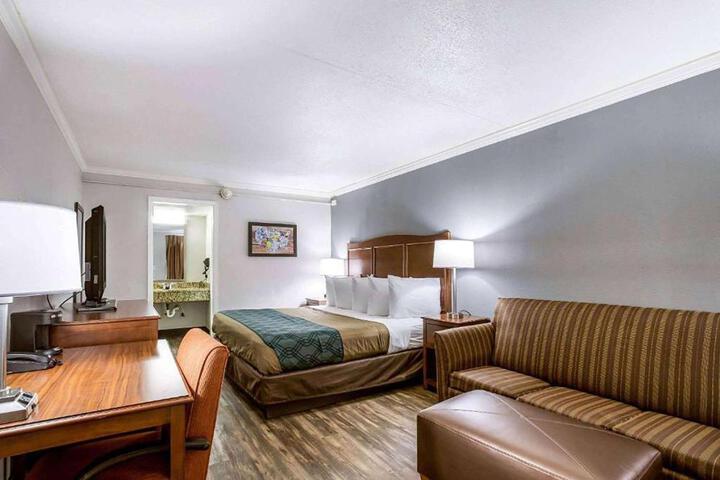 Double Accessible Queen Size Bed (3 of 3)