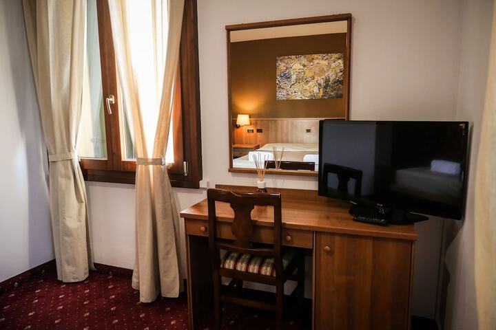 Room 19 of 50