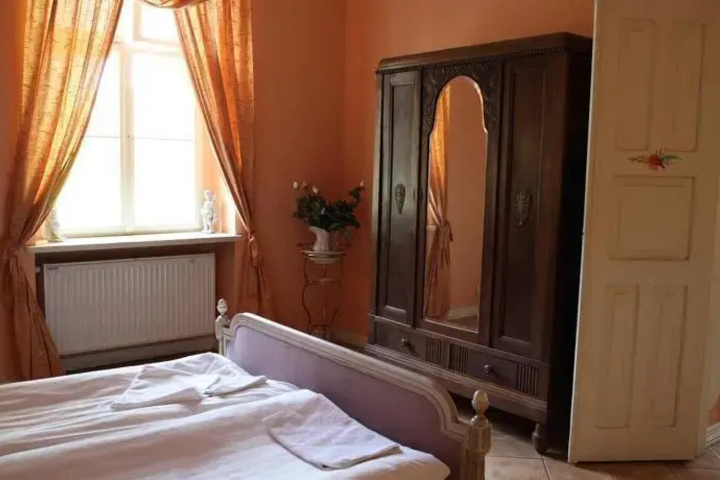 Room 2 of 16