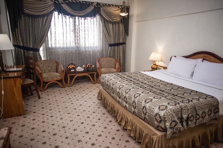 Room 5 of 32
