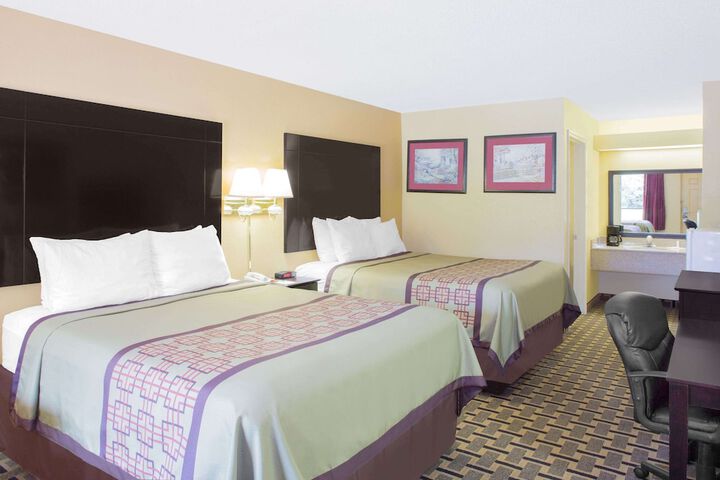 2 Queen Beds (6 of 6)