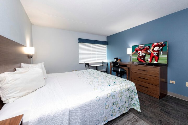 ADA Accessible Studio King Bed with Roll in Shower (7 of 14)