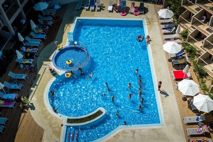 Pool 13 of 27