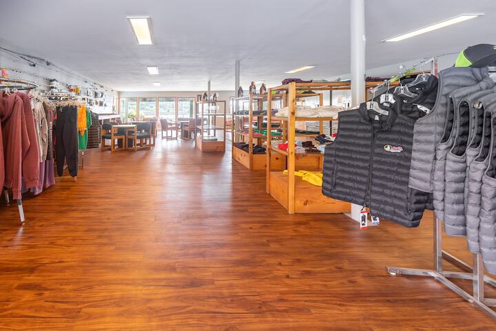 Gift Shop 110 of 130