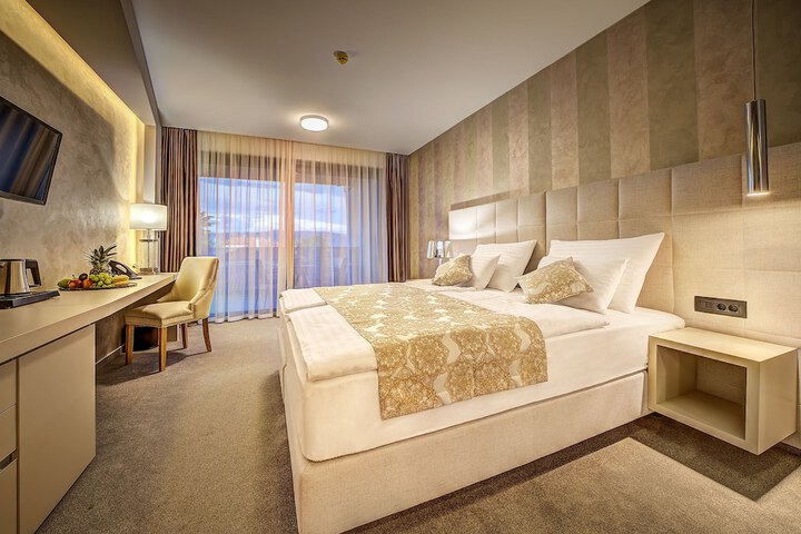 Room 2 of 22