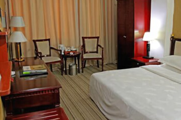 Room 6 of 9