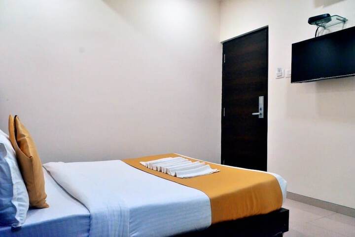 Room 13 of 23