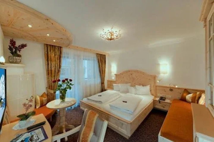 HOTEL GARNI PAZANELLA