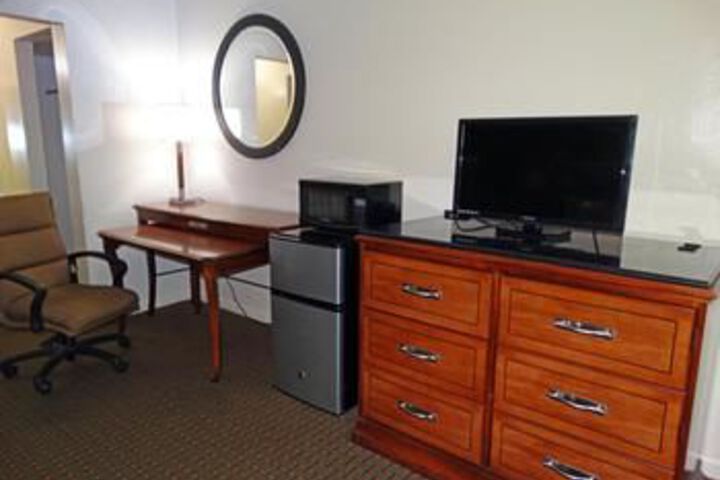 Room 5 of 8