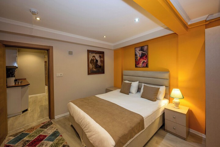 Room 14 of 158