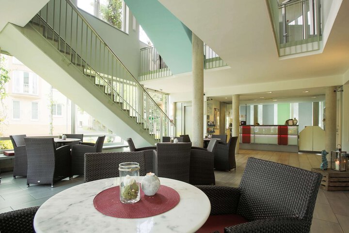 Entrance & Lobby