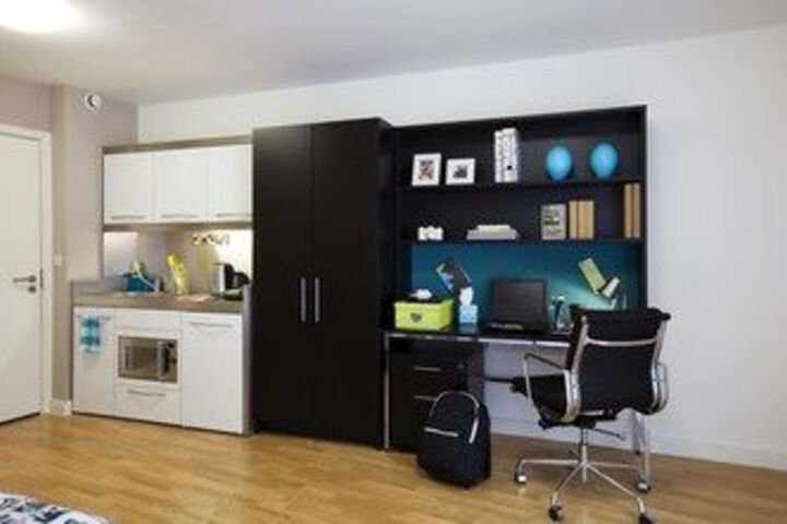 Room 13 of 18