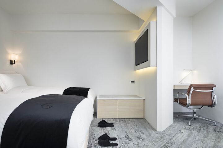 Room 5 of 28