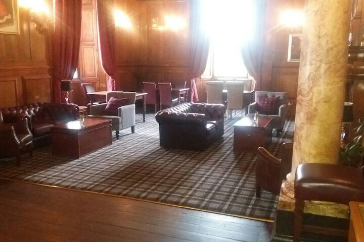 Lounge 72 of 86