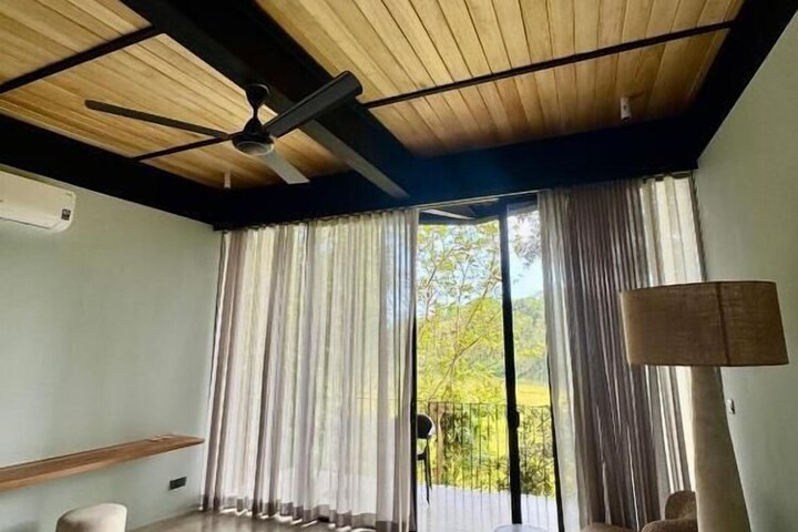 Room 4 of 31