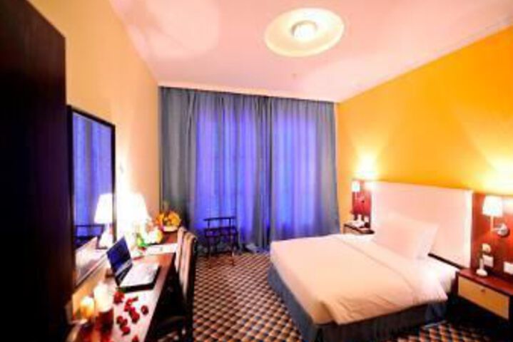 Room 10 of 24