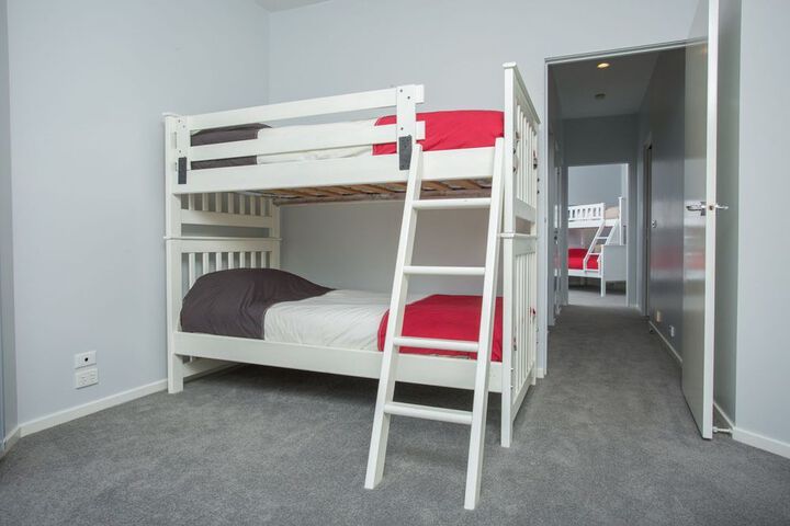 Room 4 of 17