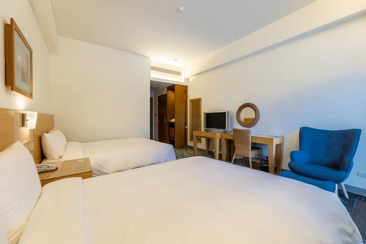 Room 12 of 34