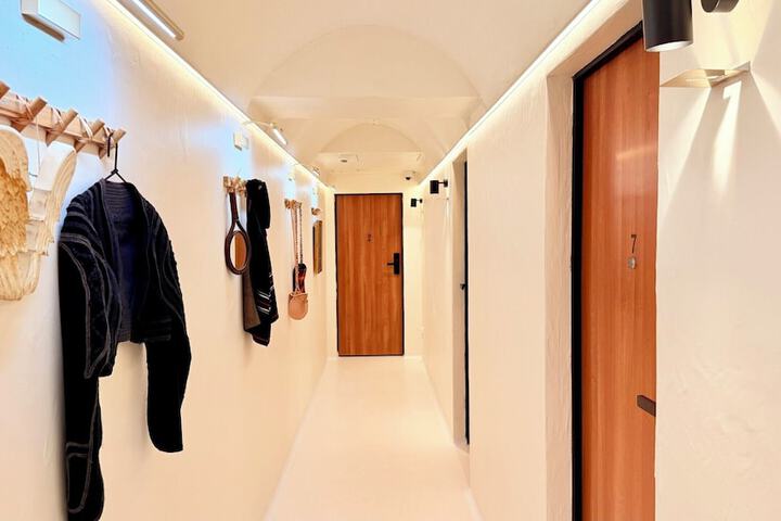 Ballroom/Hall 171 of 175