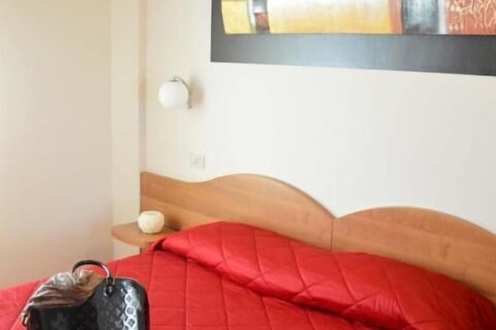 Room 8 of 40