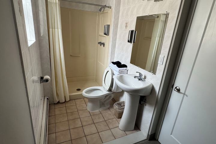 Room 10 of 13