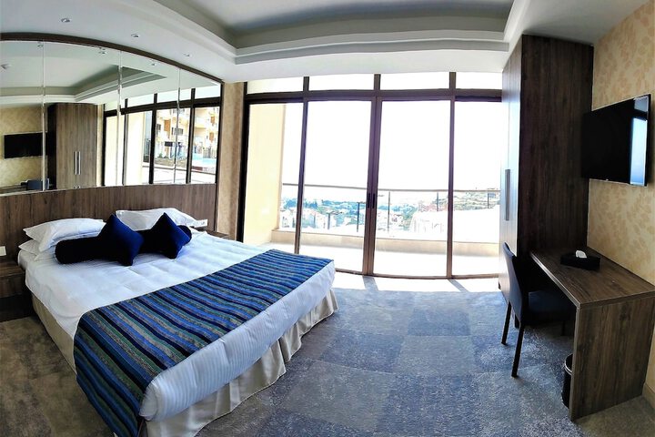 Room 27 of 97