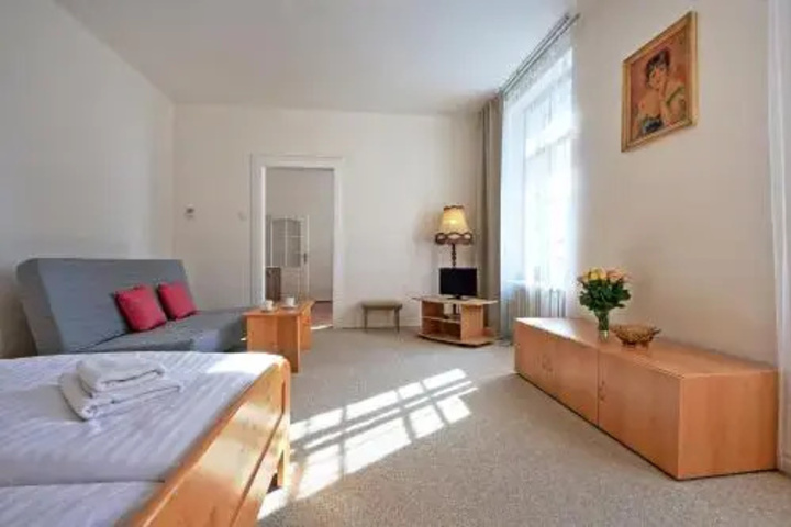 Room 5 of 11