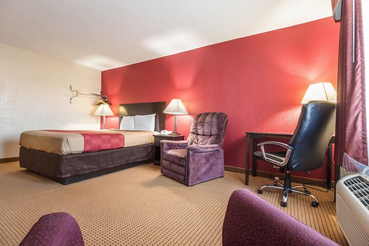 Room 13 of 36