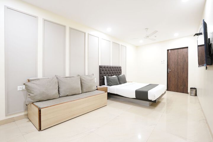 Room 7 of 32