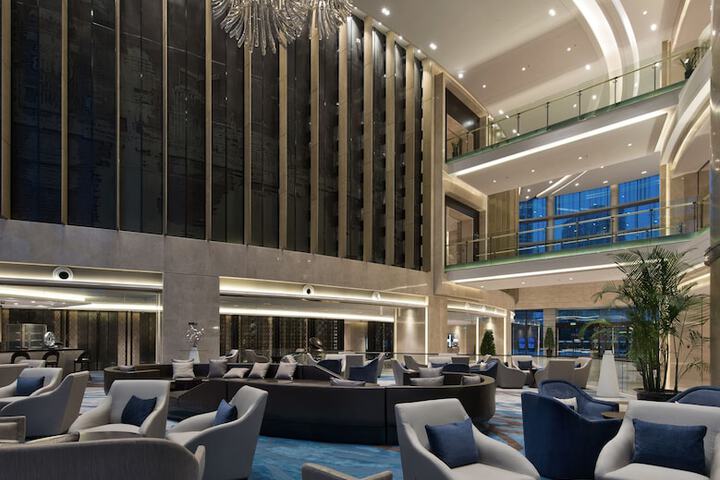 Entrance & Lobby