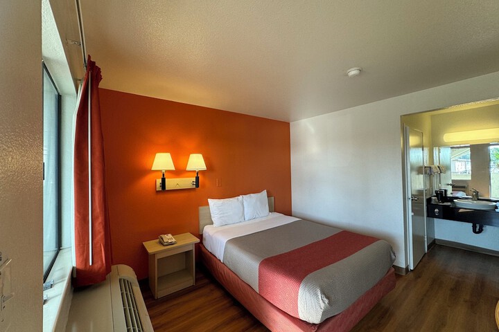 Room 15 of 49
