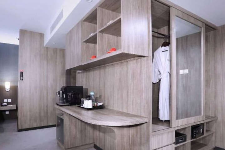 Room 15 of 36