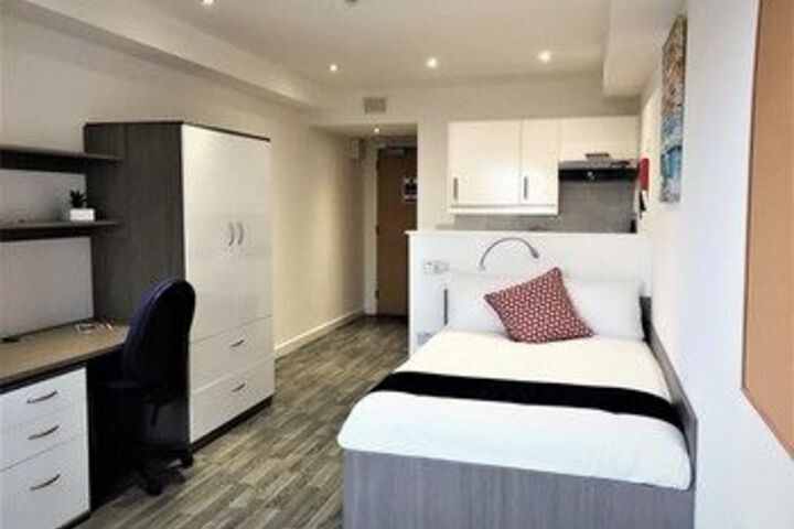 Room 7 of 34