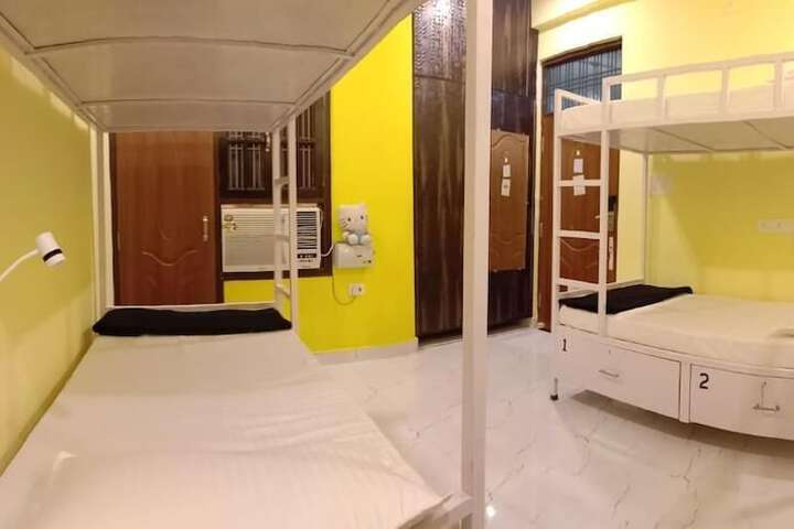 Room 8 of 25