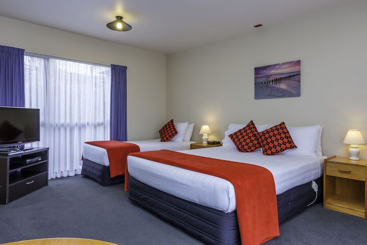 Room 5 of 32