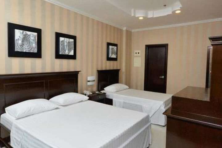 Room 9 of 42