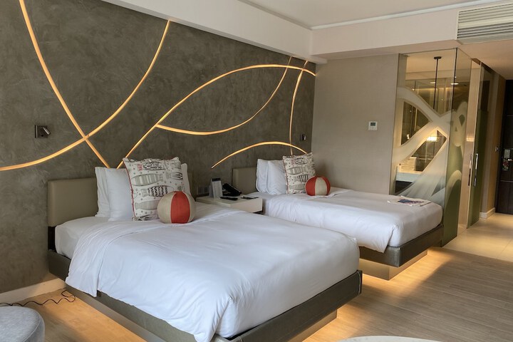 Room 10 of 84