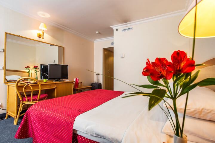 Room 21 of 90