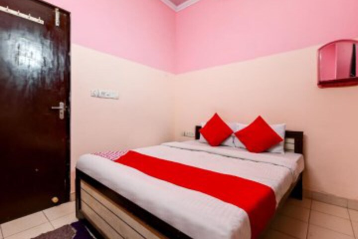 OYO 75943 Hotel Shiv Vilas