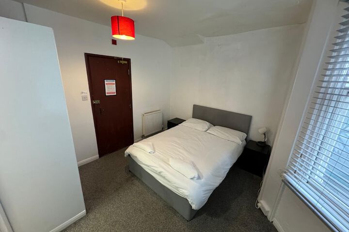 Room 2 of 8