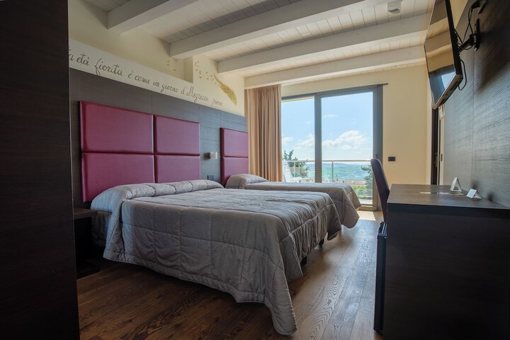 Room 9 of 79