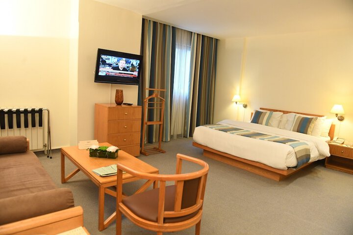 Room 20 of 99